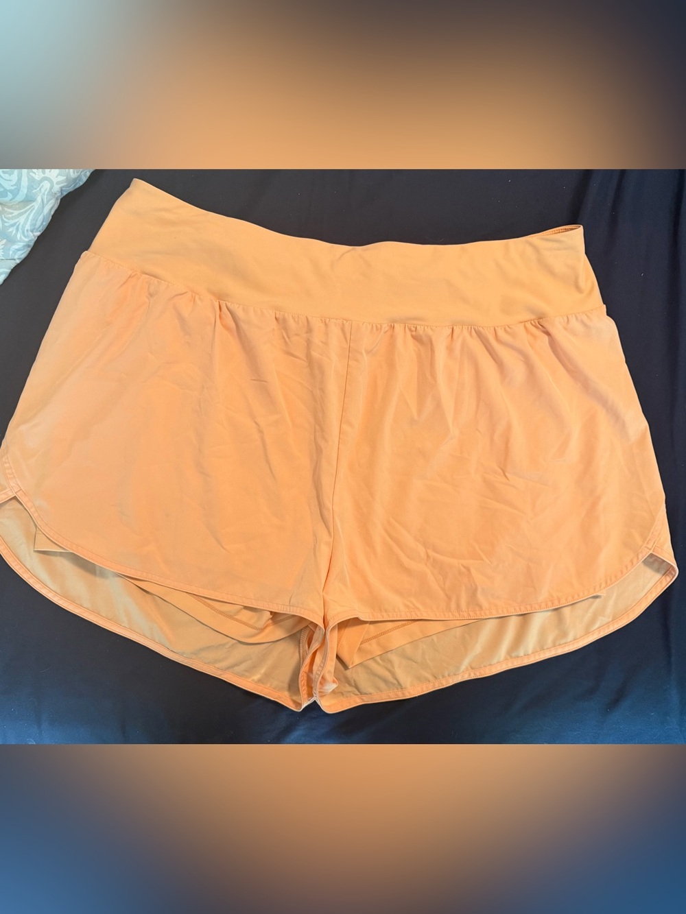 Old Navy Active Women's Peach Performance Shorts